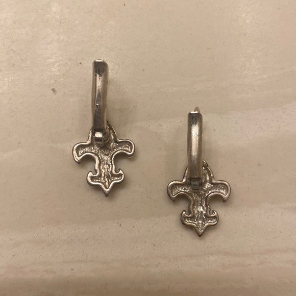 Fleur-de-lis Silver Leverback/Clasp Back Hook Earrings. - Picture 3 of 4